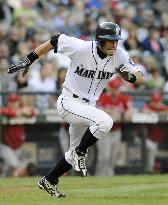 Ichiro goes 2-for-4 against Angels