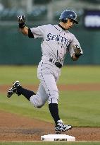 Seattle's Ichiro plays vs Oakland