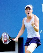 Oudin beats Sharapova in U.S. Open