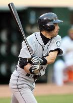 Ichiro hits 3 singles vs Oakland