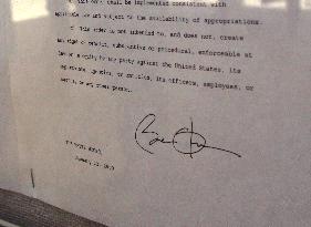 Obama's signature on Guantanamo closure order