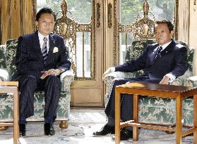 Hatoyama, Aso meet prior to new Cabinet launch