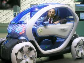 Ghosn in Renault's green car