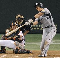 Hanshin's Yano hits 2-run homer