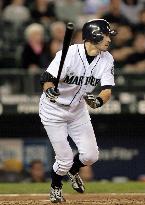 Ichiro hits game-winning single
