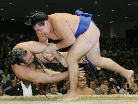 Bulgarian ozeki Kotooshu suffers 1st loss at autumn sumo