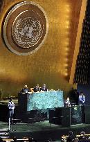 Hatoyama addresses U.N. climate summit