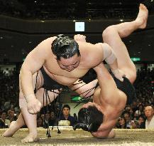 Sumo grand champion Asashoryu beats Harumafuji