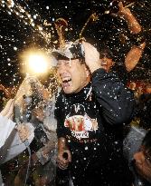 Yomiuri manager Hara celebrates winning title