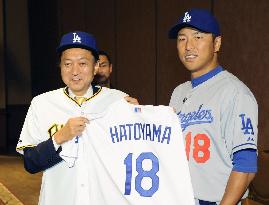 Japan PM Hatoyama throws 1st pitch at MLB game