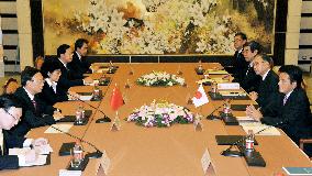 Japanese, Chinese foreign ministers hold talks