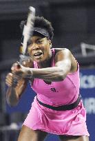 Venus Williams crashes at Toray Pan Pacific tennis