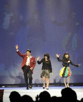 PM Hatoyama attends fashion show with wife