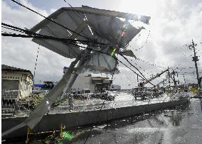 Typhoon lands in Japan