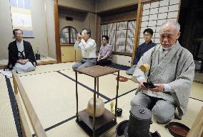 Men in search of healing turn to tea ceremonies