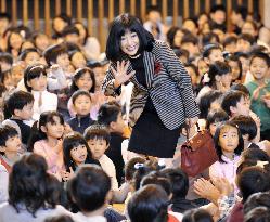 Miyuki Hatoyama visits school in Beijing