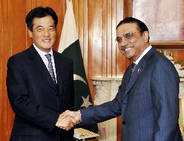 Japan Foreign Minister Okada meets Pakistan President Zardari