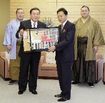 Asashoryu, Hakuho visit PM Hatoyama