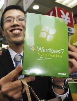 Microsoft's Windows 7 hits shelves in Japan