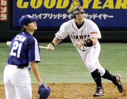 Abe, Omichi help Giants to 2-1 CLCS lead