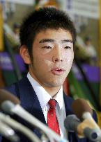 Highly touted lefty Kikuchi opts for Japan over U.S.
