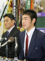 Highly touted lefty Kikuchi opts for Japan over U.S.