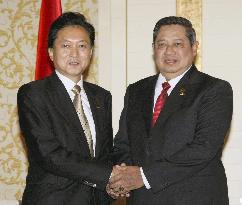 Hatoyama, Yudhoyono meet in Thailand