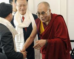 Dalai Lama meets with Japan legislators