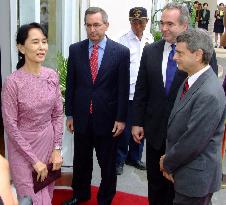 Campbell meets with Suu Kyi