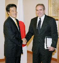 Campbell talks with Foreign Minister Okada