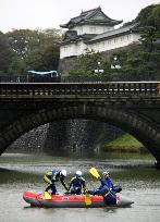 Police check around Imperial Palace ahead of Obama visit