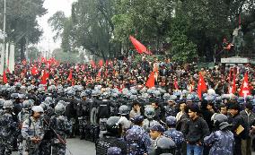Nepal's Maoists lay siege to principal gov't secretariat