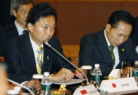 APEC leaders pledge to accelerate economic integration