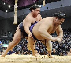 Yoshikaze perfect record at Kyushu sumo