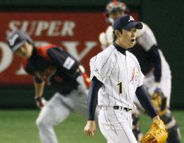 Waseda's Saito pitches against pros
