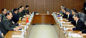 Japanese, Chinese defense chiefs meet to deepen exchanges