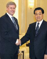 Canadian Prime Minister Harper talks with Chinese President Hu
