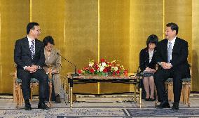 Chinese Vice President Xi Jinping talks with Japanese leaders