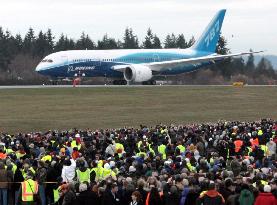 Boeing 787 Dreamliner takes off for test flight