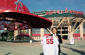 Matsui holds Angels jersey