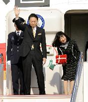 Hatoyama leaves for COP15