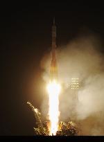 Soyuz lifts off to space station