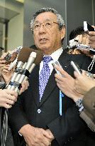 Former JAL presidents agree to return retirement benefits