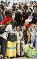 Holidaymakers' departure rush peaks at Narita airport