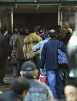 Tokyo gov't sets up shelter for laid-off dispatch workers