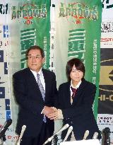 Female knuckleballer to join Mie if she plays in Japan