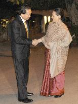 Hatoyama talks with India's Congress Party chief Gandhi
