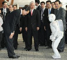 Hatoyama greets humanoid robot at premier's office