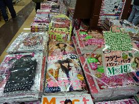 Fashion magazines with brand gifts growing in popularity in Japan