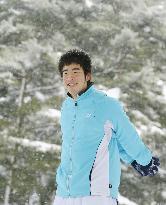 Rookie pitcher Kikuchi works out despite snow